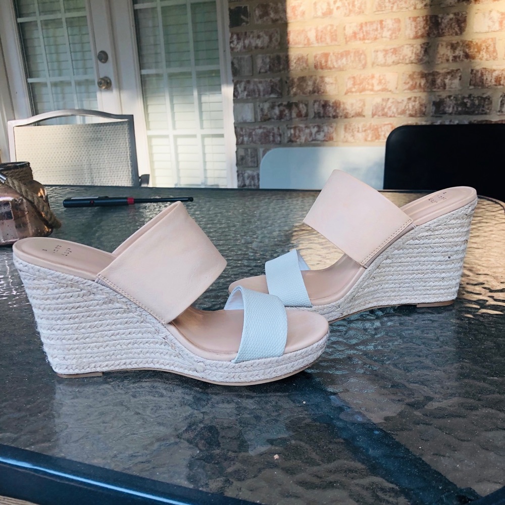 ✅✅NWOT Wedge Shoes